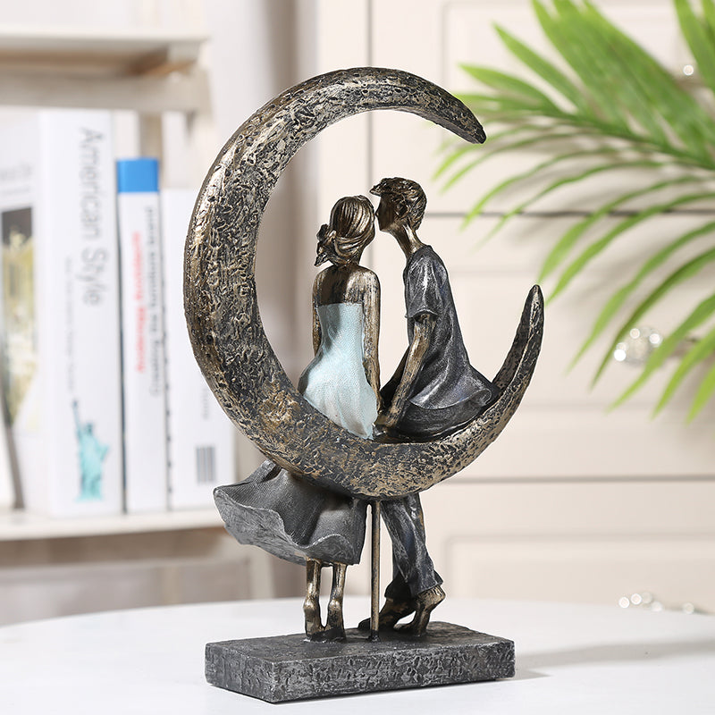 A romantic statue of a couple in the moonlight