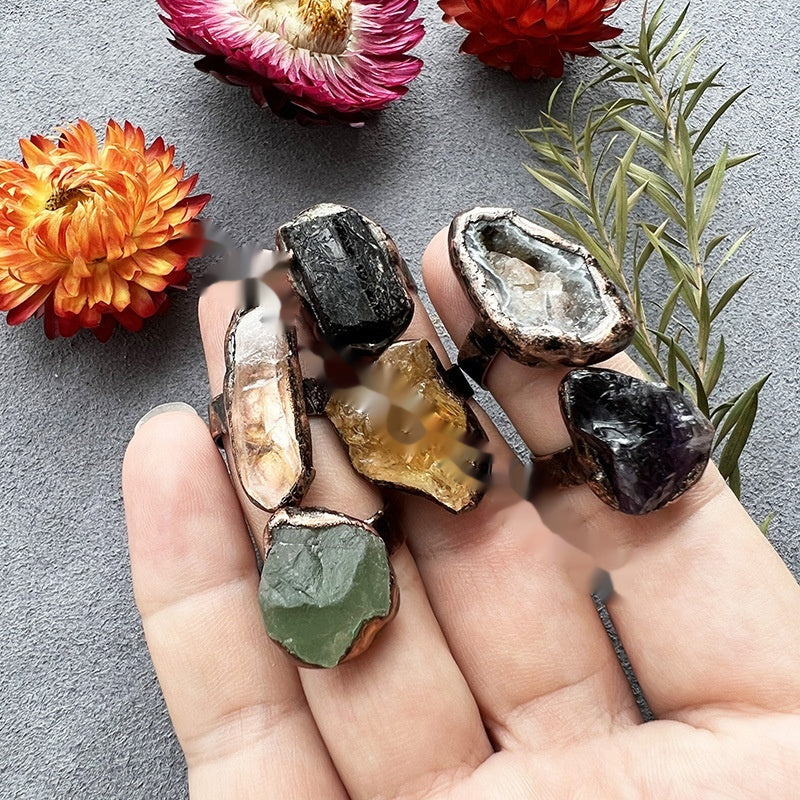 Set of rings with raw natural crystals